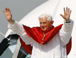 Image of The Pope was welcomed to Israel at Ben Gurion International Airport by a military honor guard, a cadre of religious and civil officials and Israel's president, Shimon Peres on Monday morning.