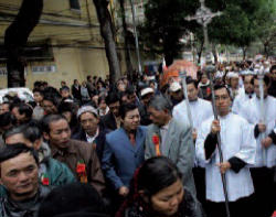 Image of Despite the fact that Viet Nam now has a below-replacement rate of fertility - 1.83 children born per woman - the communist government in the early 1960s imposed a 2-child limit for couples. The UN's leading population control group, the UNFPA, has been active in contraception and abortion campaigns in the country since 1997. <br>