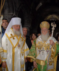 Image of Patriarch Kyrill of Moscow and Ecumenical Patriarch Bartholomew.