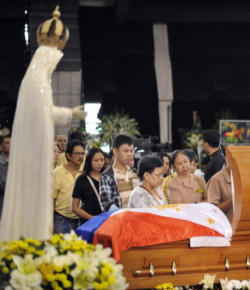 Image of (Funeral of the deceased, beloved 'Cory' Aquino) Pope Benedict XVI recalled former President Aquino as a 'woman of deep and unshakable faith.'<br>