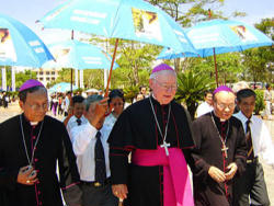 Image of Bishop Stephen William Skylstad of Spokane - former President of the Conference of Bishops in the U.S. - and delegates, after attending the general meeting of Asian bishops in Manila, journeyed to Vietnam August 16 to 21.