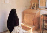 Image of Carthusian nun in prayer