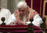 Image of Pope Benedict XVI in prayer