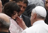 Image of Francis among the faithful in Varginha