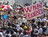 Image of Pope Francis in the midst of the massive crowds who flock to his weekly messages