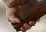 Image of Pope Francis urges Christians to promote peace.