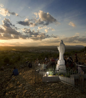 The apparitions conveyed a message of peace for the world, a call to conversion, prayer and fasting.