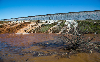 On February 11, 2017, water topped the Oroville spillway as the dam threatened to give way under the immense pressure of a full reservoir and eroding rainfall.