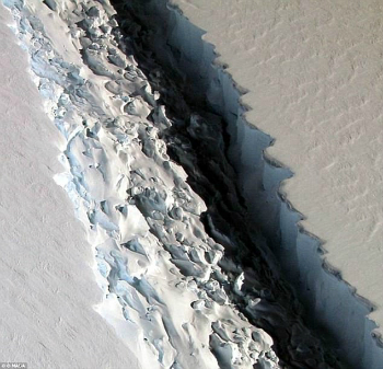 The Larsen C Ice Shelf may be close to breakup.