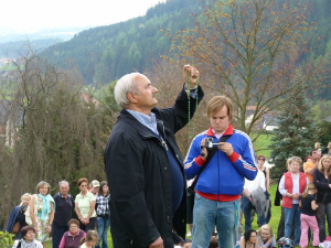 Salvatore Caputa holds a rosary in his hand in this photo from 2010. (Bad St. Leonhard News)