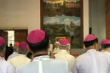 Image of Pope with Thai bishops