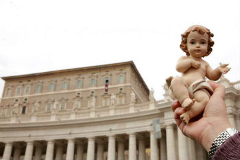 Pope Francis gives the Angelus address Image of Pope Francis gives the Angelus address