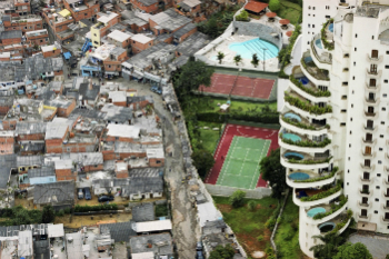 Image of A neighborhood in Sao Paulo illustrates the divide between the rich and the poor. 