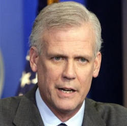 Image of This three-picture combo shows White House Press Secretary Tony Snow reacting to a question during his daily briefing at the White House in Washington, in this Thursday, May 3, 2007 file photo. Fox News is reporting Saturday July 12, 2008 that conservative commentator and former White House press secretary Tony Snow has died of cancer. He was 53.