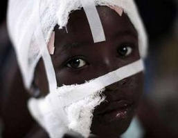 Image of People try to dig out victims in Port-au-Prince. Anger and despair mounted in quake-hit Haiti Thursday with scores facing a third night trapped beneath the ruins, food and water running out, and little sign of international aid.