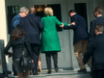 Image of Hillary Clinton routinely requires help to go up steps. Is this a sign she has MS?