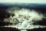 Image of The dam fails and a wall of water rushes towards Oroville.